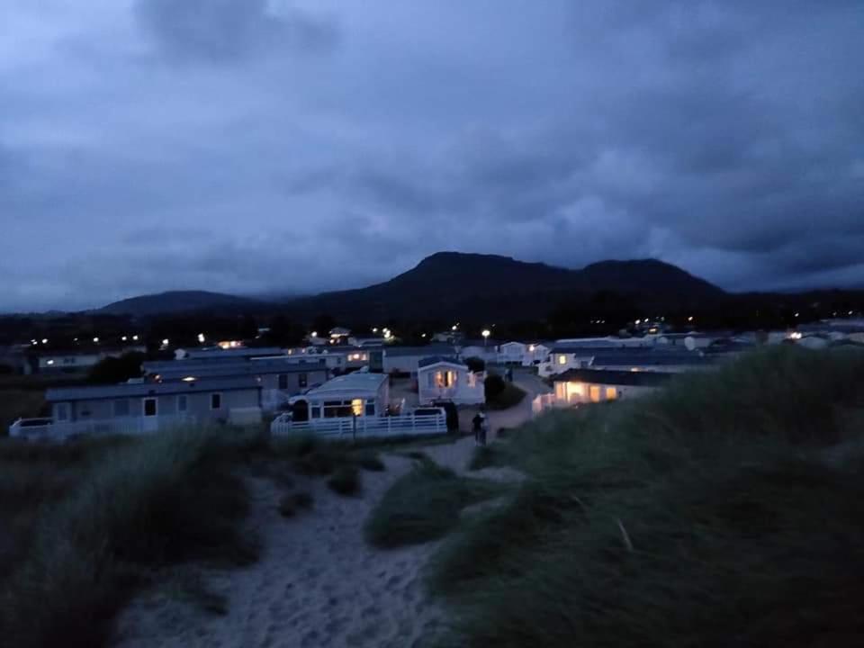Black Rock Sands Caravan Sleeps 8 Hotel Porthmadog Exterior photo